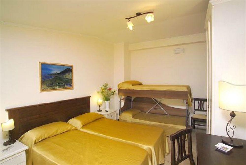 Casa Famiani Bed & Breakfast Летоянни Экстерьер фото